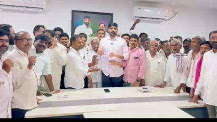 కమలాపూర్: గుండెడు గ్రామంలో దేవాలయాల అభివృద్ధికి పది లక్షల రూపాయలు అందజేసిన హుజరాబాద్ ఎమ్మెల్యే పాడి కౌశిక్ రెడ్డి