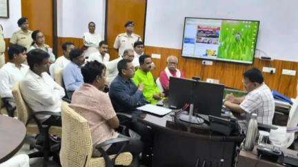 খড়গপুর ১: খড়গপুরে রেলের উচ্ছেদ নোটিশ নিয়ে ডিআরএম অফিসে আলোচনায় তৃণমূল নেতৃত্ব