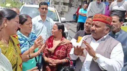 पौड़ी: स्थानीय विधायक राजकुमार पोरी ने कहा- उनकी संवेदना एलयूसीसी घोटाले में ठगे गए निवेशकों व एजेंटों के साथ