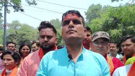 बरेली: बड़ा बाग हनुमान मंदिर के पास चिकन रेस्टोरेंट खोले जाने का विरोध शिवसेना ने कलेक्ट्रेट में दिया ज्ञापन