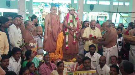 காஞ்சிபுரம்: பெரிய காஞ்சிபுரம் சங்கர மடத்தில் இரண்டு மடாதிபதிகளுக்கும் ஆராதனை ஊர்வலம்