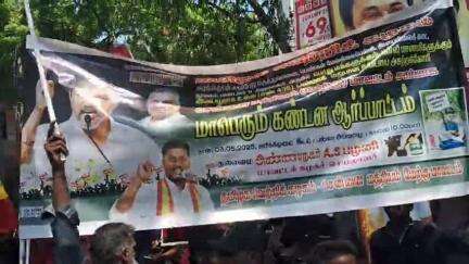 அமைந்தகரை: செனாய் நகரில் உள்ள டாஸ்மாக் கடையை அகற்றக்கோரி போராட்டம் - போலீசார் கைது செய்ய முயன்றதால் தள்ளுமுள்ளு