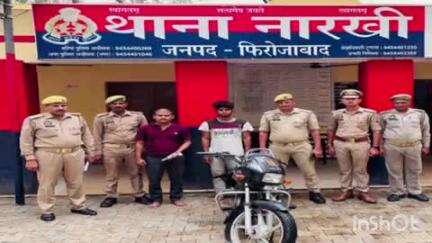 जसराना: नारखी पुलिस ने राजपुर तिराहे से चोरी की मोटरसाइकिल और अवैध तमंचे सहित 2 आरोपियों को किया गिरफ्तार