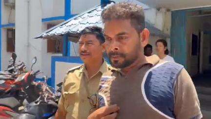 মাটিগাড়া: পন্যবাহী গাড়িতে গবাদি পশু পরিবহন ও পশুগুলির কোন বৈধ নথি না থাকার কারণে মাটিগাড়ার বালাসন সেতু থেকে গ্রেপ্তার ২
