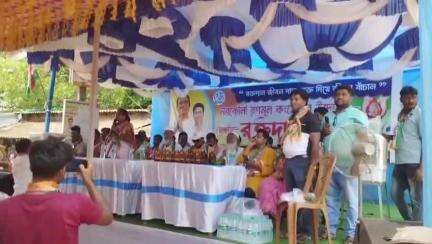 গড়বেতা ৩: গ্রীষ্মকালীন রক্তের অভাব মেটাতে, গড়বেতা 3 নং ব্লকের নবকোলা তৃণমূল কংগ্রেসের উদ্যোগে রক্তদান শিবির