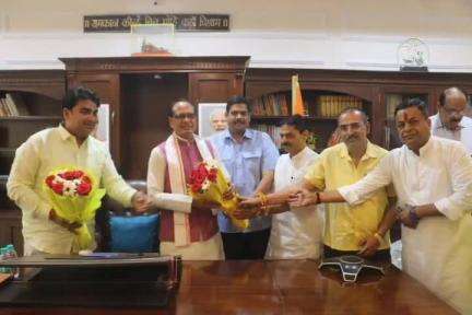 सीहोर नगर: सीहोर MLA सुदेश राय, नपा अध्यक्ष और BJP जिलाध्यक्ष ने भोपाल में केंद्रीय मंत्री शिवराज सिंह चौहान से की मुलाकात
