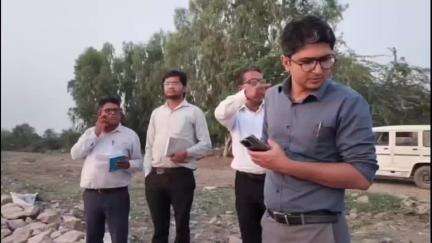 नैनवां: जिला कलेक्टर ने मोहनपुरा व लबान में तालाब के जीर्णोद्धार कार्य का निरीक्षण किया, दिए आवश्यक दिशा निर्देश