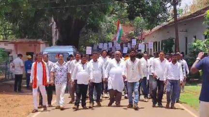 କୋରାପୁଟ ସହର: ଭାରତରେ ଓ୍ବାନ୍‌ ନେଶନ ଓ୍ବାନ୍‌ ଇଲେକ୍‌ଶନ ଆଇନ ଲାଗୁ କରିବା ନେଇ ପଦଯାତ୍ରା ସହ ଜିଲ୍ଲାପାଳଙ୍କୁ ଦାବିପତ୍ର ପ୍ରଦାନ