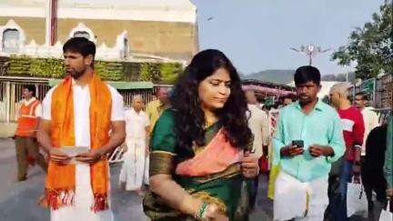 తిరుమల శ్రీవారి సేవలో ప్రముఖ సింగర్ ఉష