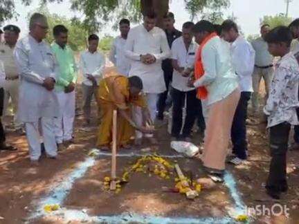 ಹುಮ್ನಾಬಾದ್: ಹುಮ್ನಾಬಾದ್ ಹಳ್ಳಿಖೇಡ( ಬಿ) ಪುರಸಭೆ ವ್ಯಾಪ್ತಿಯಲ್ಲಿ ತ್ಯಾಜ್ಯ ವಿಲೇವಾರಿ ಘಟಕಗಳ ಕಾಮಗಾರಿಗೆ ಶಾಸಕ ಡಾ. ಸಿದ್ದು ಪಾಟಿಲ್ ಭೂಮಿ ಪೂಜೆ