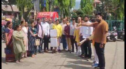 पौड़ी: नैनीताल में नाबालिग से दुष्कर्म के विरोध में भाजपा ने श्रीनगर में किया जोरदार प्रदर्शन, कठोर कार्रवाई की उठाई मांग