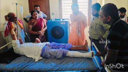 होशंगाबाद नगर: राज्यसभा सांसद ने सदर बाजार के मीना अस्पताल में वृंदावन के पंडा जी का स्वास्थ्य जाना