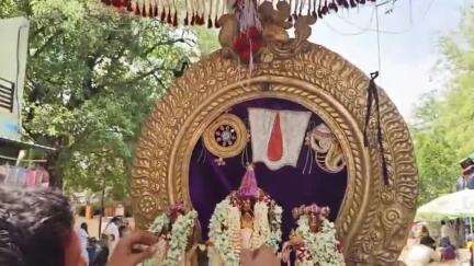 పత్తికొండ: పత్తికొండలో శ్రీ లక్ష్మీ వెంకటేశ్వర స్వామి విగ్రహం మూర్తులను బ్రహ్మోత్సవాల్లో భాగంగా ఊరేగింపు కార్యక్రమం