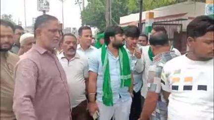 फिरोज़ाबाद: बढ़ती चोरी की घटनाओं को लेकर भारतीय हलदर किसान यूनियन के कार्यकर्ताओं ने SP सिटी से मुलाकात कर ज्ञापन सौंपा