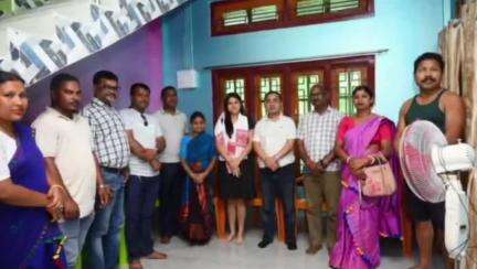 তেজপুৰ: সদ্য ঘোষিত উচ্চতৰ মাধ্যমিকৰ চুৰান্ত পৰীক্ষাত সুখ্যাতিৰে উৰ্ত্তীৰ্ণ হোৱা ঠেলামৰা অঞ্চলৰ ছাত্ৰ-ছাত্ৰীৰ ঘৰত উপস্থিত বিধায়ক
