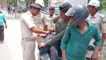 बेतिया: बेतिया में वाहन जांच अभियान, 1 लाख 61 हजार रुपए का जुर्माना वसूला गया