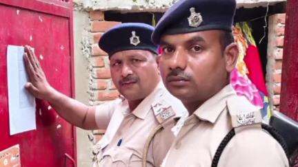 तरारी: कोर्ट से निर्गत पूर्व के कांडों में कुसुमी, करथ समेत अन्य गांवों में पुलिस ने इश्तहार तामिल किया