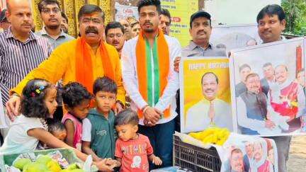 कांके: पहाड़ी मंदिर में रघुवर दास के जन्मदिन पर बीजेपी कार्यकर्ताओं ने की विशेष पूजा-अर्चना