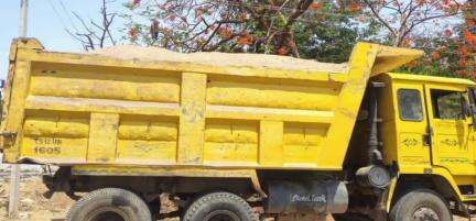 నిజాంసాగర్: నర్వ గ్రామ శివరులో అక్రమ ఇసుక టిప్పర్ పట్టివేత, కేసు నమోదు