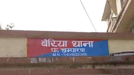 बैरिया: लौकरिया से 24 लीटर विदेशी शराब समेत एक धंधेबाज गिरफ्तार, चार पर एफआईआर दर्ज और एक की बाईक जब्त