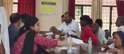 बहेड़ी: तहसील बहेड़ी में आयोजित संपूर्ण समाधान दिवस में एडीएम व एसडीएम ने फरियादियों की सुनी शिकायतें, निस्तारण के दिए आदेश