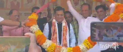 পলাশবাৰী: পঞ্চায়ত নিৰ্বাচন উপলক্ষে পলাশবাৰীৰ ৰঙামাটি সিদ্ধেশ্বৰী পুথিভড়াল খেলপথাৰত উপস্থিত কেন্দ্ৰীয় মন্ত্ৰী সৰ্বানন্দ সোণোৱাল