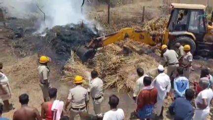 ಶಹಾಪುರ: ಹುಲಕಲ್.ಕೆ ಗ್ರಾಮದಲ್ಲಿ ಮೇವಿನ ಬಣವಿ ಹಾಗೂ ತೊಗರಿ ಹೊಟ್ಟು ಸುಟ್ಟು ಕರಕಲು, ರೈತರ ಪರದಾಟ