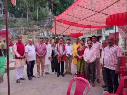 सुंदर नगर: प्राचीन सूरज कुंड मंदिर में आयोजित पूजा और भंडारे में पूर्व CPS सोहन लाल हुए शामिल