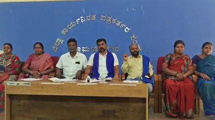 ಚಾಮರಾಜನಗರ: ಜಾತಿ ಗಣತಿ ಸಮೀಕ್ಷೆ, ಆದಿದ್ರಾವಿಡ ಮಾದಿಗ ಎಂದು ಬರೆಸಲು : ನಗರದಲ್ಲಿ ಪೌರಕಾರ್ಮಿಕ  ಮಹಾಸಂಘದ ರಾಜ್ಯಾಧ್ಯಕ್ಷ ಡಿ.ಆರ್. ರಾಜು ಮನವಿ