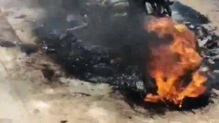 দাঁতন ১: আঙ্গুয়া এলাকায় জাতীয় সড়কে চলন্ত স্কুটিতে আগুন, অল্পের জন্য রক্ষা আরোহীদের