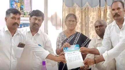 ఎమ్మిగనూరు: ఎమ్మిగనూరు మండల ఏనుగుబాల గ్రామంలో కొందరు వ్యక్తులు డ్రైనేజీ కాలువను పూడ్చారని MPDOకు ఎంఆర్పీఎస్ జిల్లా నాయకుల వినతి