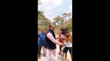 बंगाणा: तमलेहड़ा में सदाशिव यूथ क्लब द्वारा शुरू की गई वॉलीबाल प्रतियोगिता, पूर्व विधायक भुट्टो ने की शिरकत