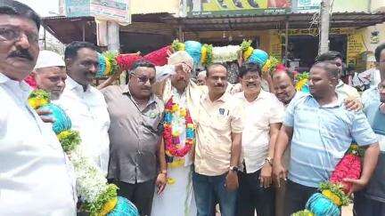 ಮಳವಳ್ಳಿ: ಕಿರುಗಾವಲು ಗ್ರಾಮದಲ್ಲಿ ನೂತನ ಮನ್ ಮುಲ್ ನಿರ್ದೇಶಕ ಕೃಷ್ಣೇಗೌಡಗೆ ಕಾಂಗ್ರೆಸ್ ಮುಖಂಡರಿಂದ ಅದ್ಧೂರಿ ಸನ್ಮಾನ