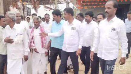 ಅಜ್ಜಂಪುರ: ಬoಡ್ರೆ ಗ್ರಾಮದಲ್ಲಿ ಕಾಲುಬಾಯಿ ರೋಗ ಲಸಿಕಾ ಕಾರ್ಯಕ್ರಮ, ಶಾಸಕ ಶ್ರೀನಿವಾಸ್ ಭಾಗಿ