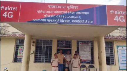 झालरापाटन: झालावाड़ कोतवाली पुलिस ने खंडिया तिराहे से हथियार की तस्करी करते हुए शातिर बदमाश को गिरफ्तार कर एक देसी पिस्टल की जब्त