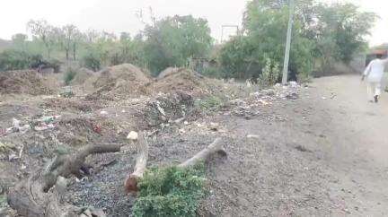 मोर्शी: वरला येथे वाहतुकीच्या रस्त्यावर साचलेल्या कचऱ्याने,नागरिकांच्या वाढल्या समस्या #jansamasya