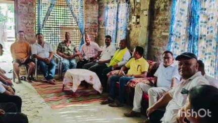 মৰাণ: পঞ্চায়ত নিৰ্বাচনৰ ভোটগ্ৰহণৰ পাছতে বৰবৰুৱা ডিবুৱাল গাঁৱত প্ৰাৰ্থী, দলীয় কৰ্মীৰ সৈতে আলোচনাত মিলিত হল বিধায়ক চক্ৰধৰ গগৈ