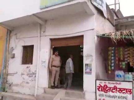 बल्देवगढ़: बल्देवगढ़ जिला सहकारी केंद्रीय बैंक में चोरी की घटना के बाद, अतिरिक्त पुलिस अधीक्षक ने घटनास्थल का निरीक्षण किया