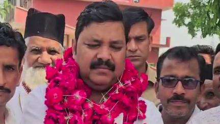 स्वार: हसनपुर उत्तरी गाँव समेत तीन RCC सड़कों का उद्घाटन विधायक शफीक अहमद अंसारी ने फीता काटकर किया
