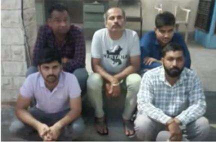 पुलिस थाना रातानाडा मय कालिका टीम जोधपुर पूर्व व पश्चिम द्वारा स्पा सेंटरों पर कार्यवाही करते हुए कुल 05 लोगों को शातिभंग में किया गिरफतार