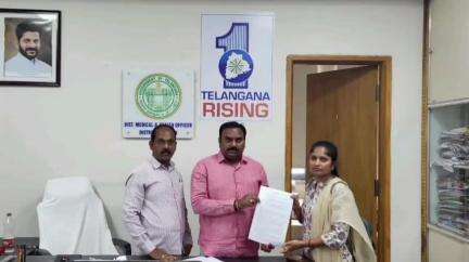 జనగాం: జాతీయ ఆరోగ్య మిషన్ లో అర్హత సాధించి వివిధ కేటగిరీలో ఎంపికైన నర్సింగ్ ఆఫీసర్లకు నియామక పత్రాలు అందజేసిన DM&HO