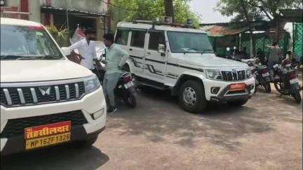 महाराजपुर: ग्राम मटोधाचौवन में महिला के घर पर परिवार वालों ने किया कब्जा, महाराजपुर तहसील में हुई अभद्रता