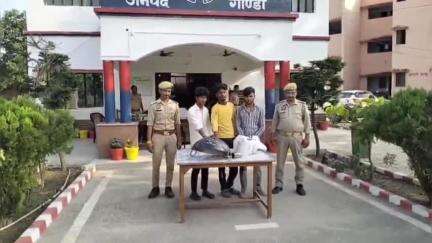 तरबगंज: वजीरगंज के प्राथमिक विद्यालय दुर्जनपुर पचूमी में चोरी की घटना का खुलासा, समान के साथ तीन आरोपियों को किया गया गिरफ्तार