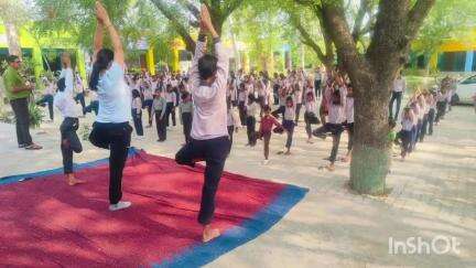 चरखी दादरी: आयुष विभाग ने योग दिवस की तैयारियां शुरू कीं, अटेला कलां में योग शिविर आयोजित