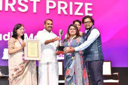 10th National Community Radio Awards presented

Union Minister of State Dr. L Murugan honours 12 Community Radio Stations for their outstanding contributions