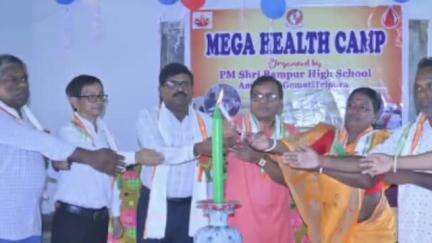 উদয়পুর: শ্রী বামপুর উচ্চ বিদ্যালয়ে উদ্যোগে আয়োজিত বিশেষ স্বাস্থ্য শিবির ও রক্তদান শিবিরের শুভ উদ্বোধনী অনুষ্ঠানে উপস্থিত MLA