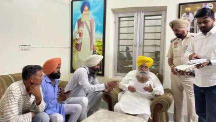 ਲੰਬੀ ਵਿਖੇ ਕੈਬਨਿਟ ਮੰਤਰੀ ਗੁਰਮੀਤ ਸਿੰਘ ਖੁੱਡੀਆਂ ਨੇ ਆਪਣੇ ਨਿਵਾਸ ਵਿਖੇ ਲੋਕਾਂ ਦੀਆਂ ਸੁਣੀਆਂ ਸਮੱਸਿਆਵਾਂ