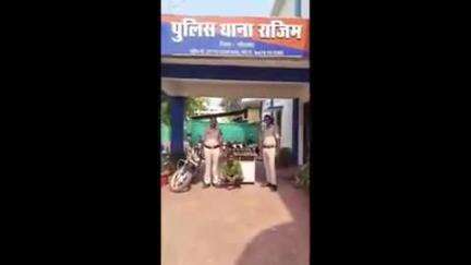 राजिम: राजिम पुलिस ने दो अलग-अलग प्रकरणों में लगभग 17 लीटर अवैध शराब के साथ 2 आरोपियों को किया गिरफ्तार