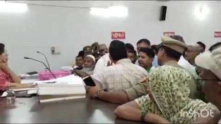 मीरगंज: मीरगंज तहसील सभागार में एसडीएम की अध्यक्षता में सम्पूर्ण समाधान दिवस का आयोजन