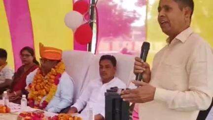 चकरनगर: चकरनगर ब्लॉक में तैनात सेवानिवृत्त एडीओ पंचायत जमुनादास को नम आंखों से दी गई भावभीनी विदाई